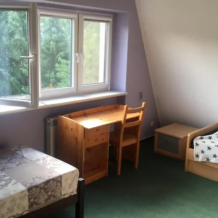 Asti Parking Pokoj Πανσιόν